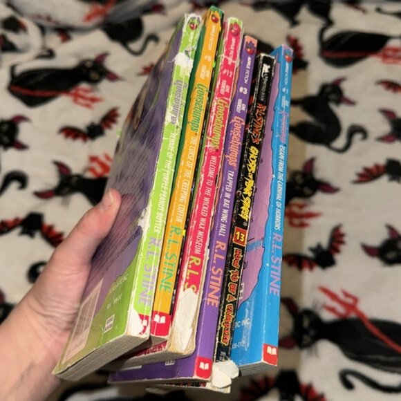 Vintage Goosebumps Book Set - Picture 5 of 10